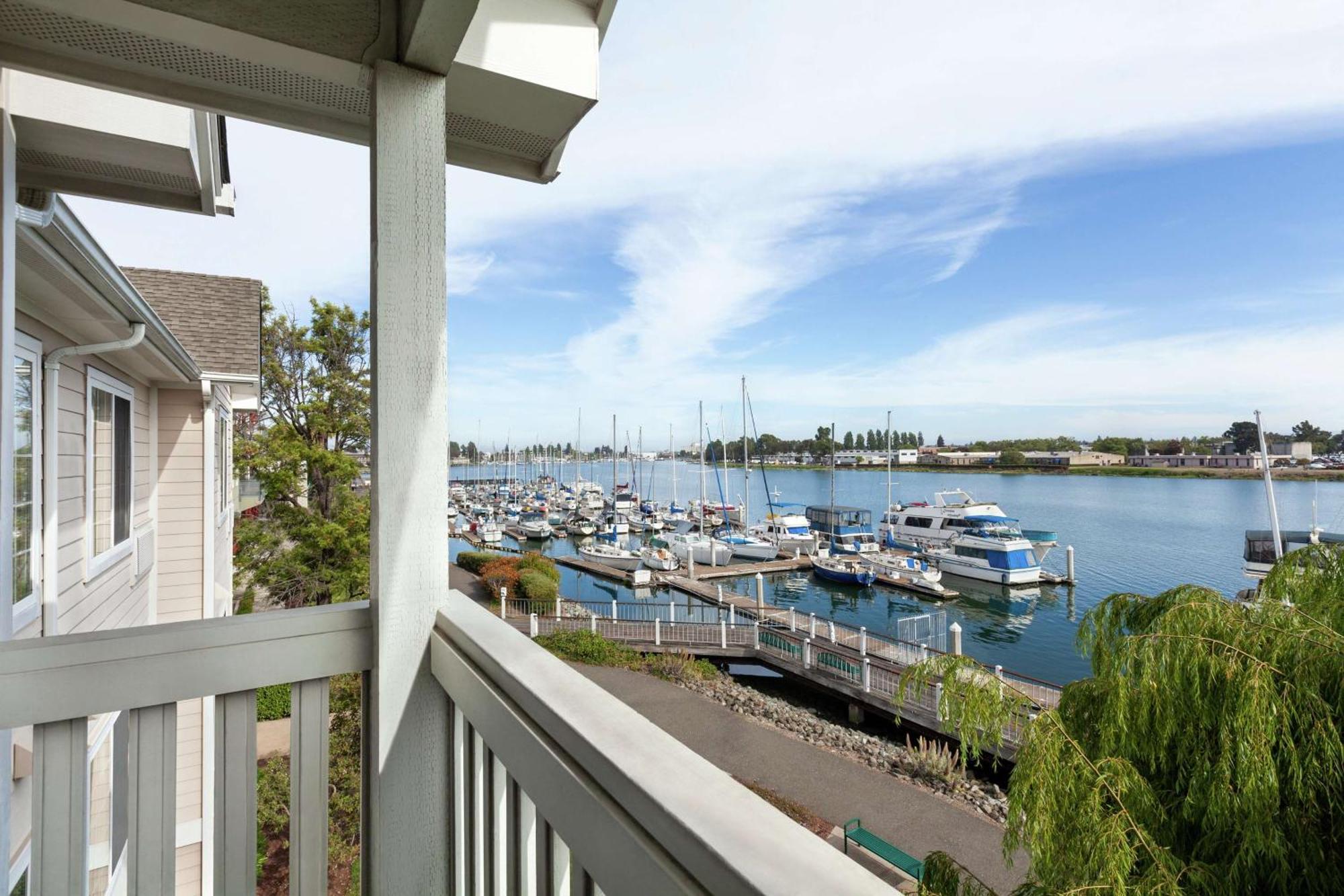 Homewood Suites By Hilton - Oakland Waterfront Екстериор снимка
